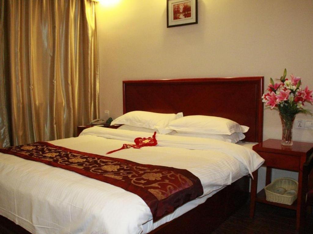 Greentree Guangxin Road Tongji Hospital Express 3* Shanghai